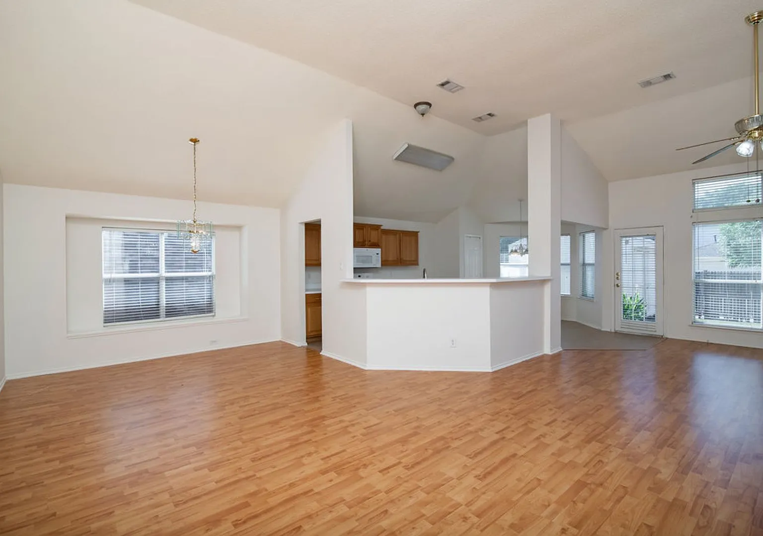 Available Now! Ready For Move In. — Photo 3
