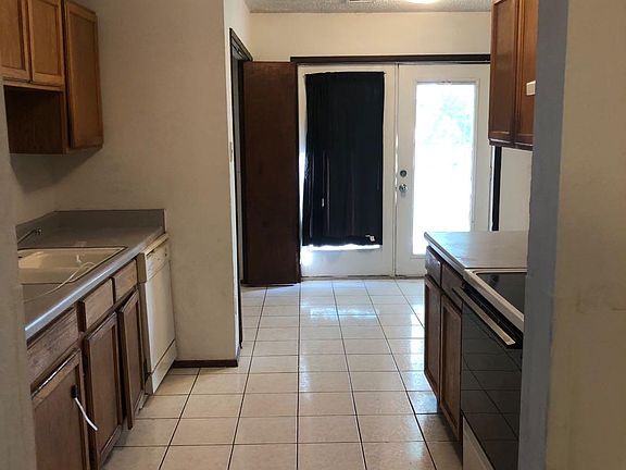 4th image of 2104 Memphis Dr