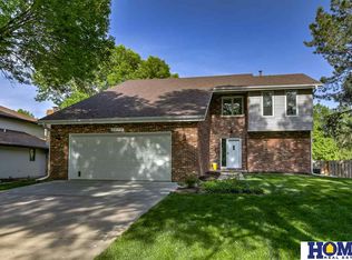 1028 Twin Ridge Rd, Lincoln, NE 68510