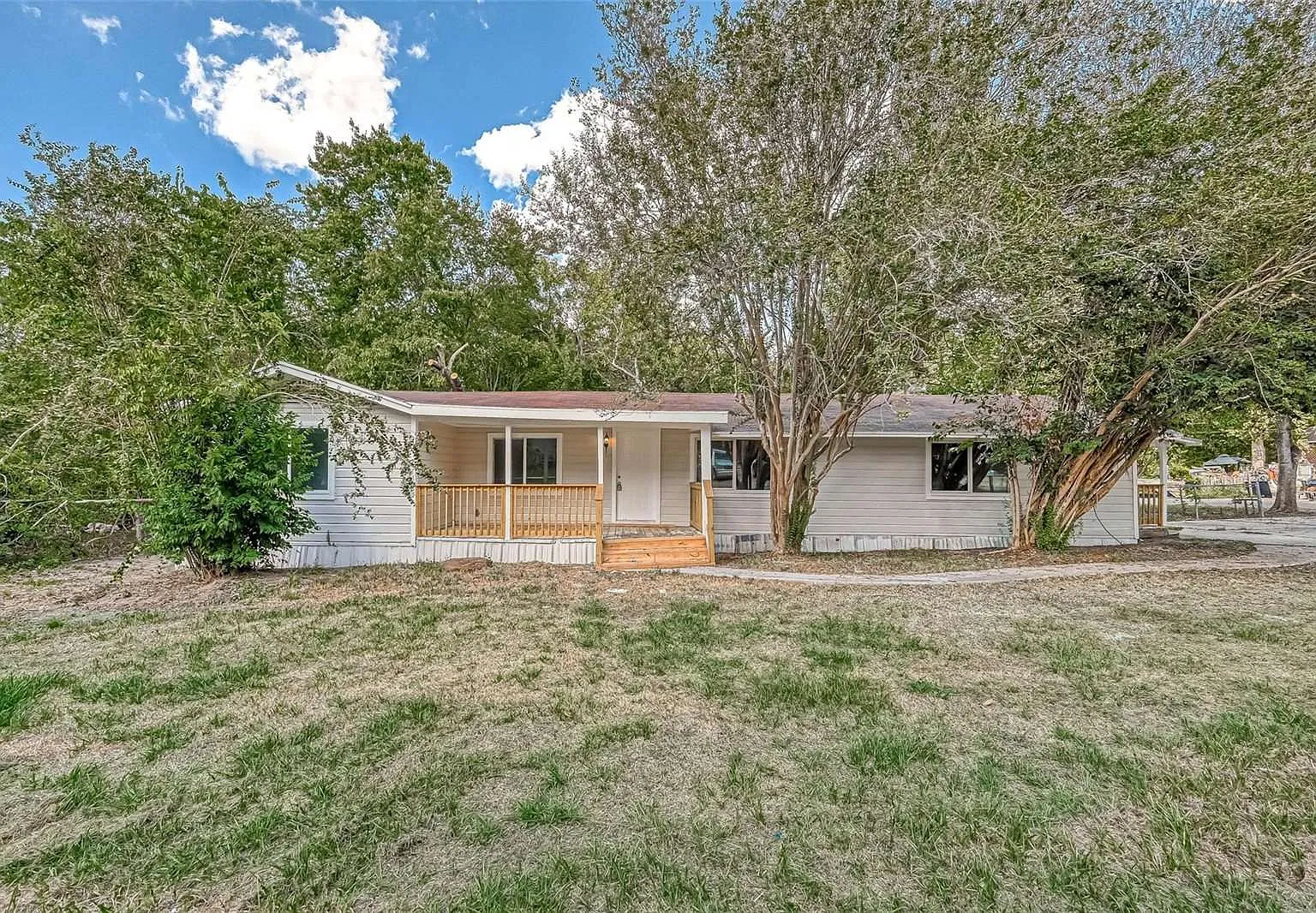 3 bed, 1.5 bath, 1658 sqft, $1,450 — Photo 1