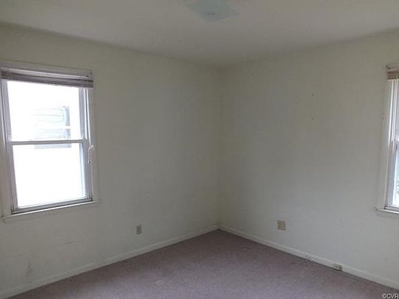 5th image of 2218 N Whitehill Dr