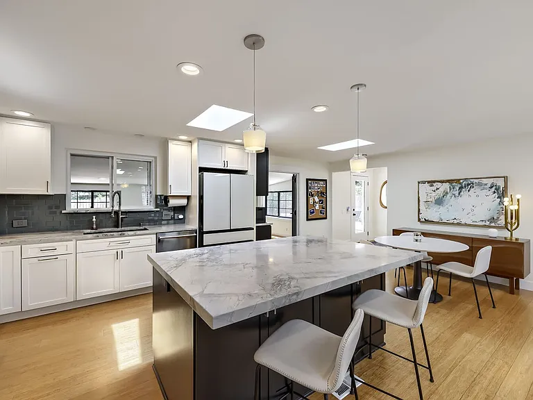 120 Cherokee Way — Photo 3