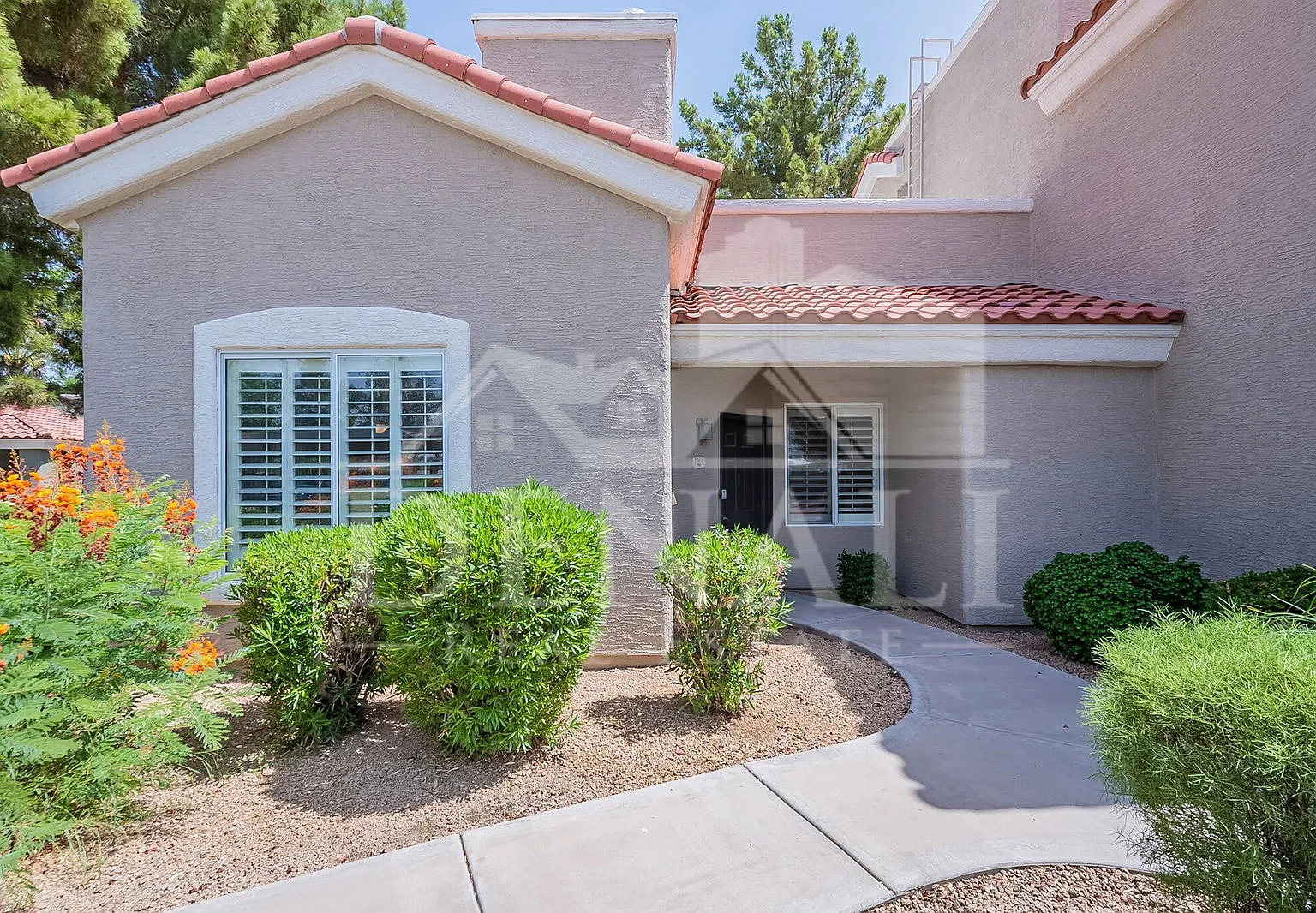 3 bed, 2.0 bath, 1215 sqft, $1,895 — Photo 2