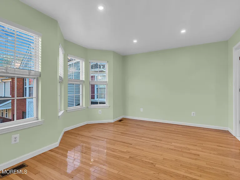 31 Lexington Ct — Photo 18
