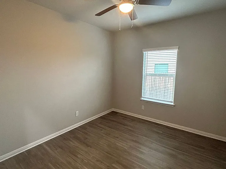 429 Emma Dr — Photo 8