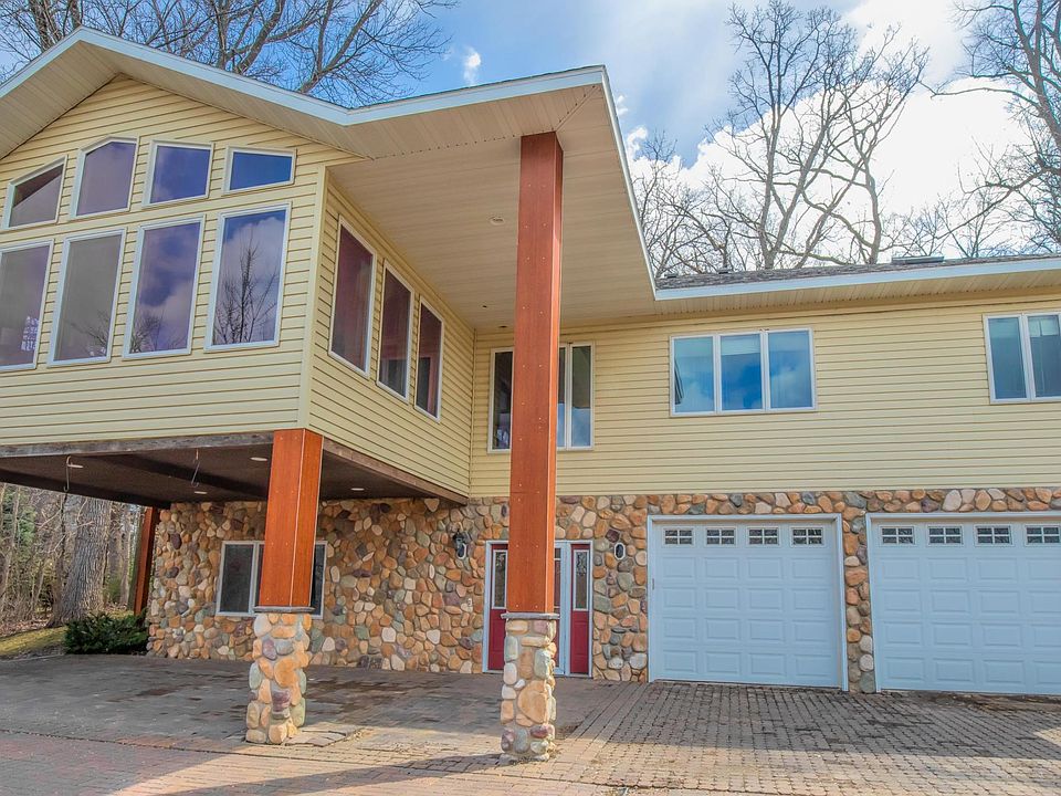 1st image of 209 Basswood Trl
