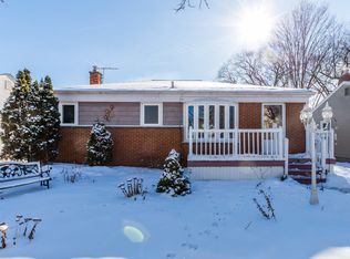 62 Fairwood Blvd, Pleasant Ridge, MI 48069