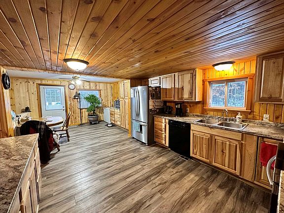 Alternate kitchen/DA view