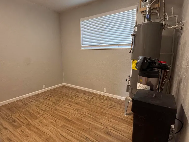 1205 Valencia Dr NE — Photo 24