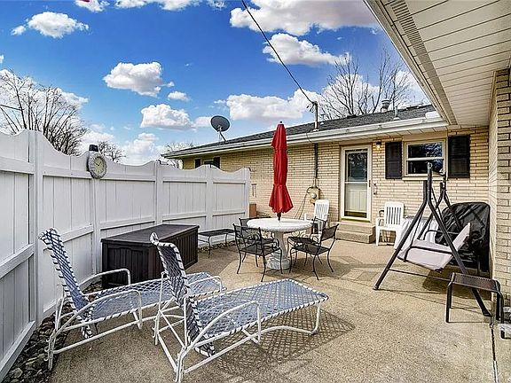 4th image of 3355 Carlin Dr