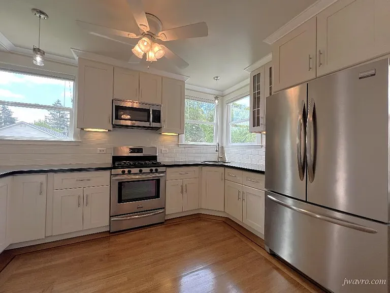 429 W 20th Ave — Photo 4
