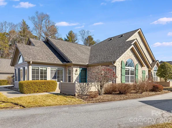 70 Summerfield Pl, Flat Rock, NC 28731