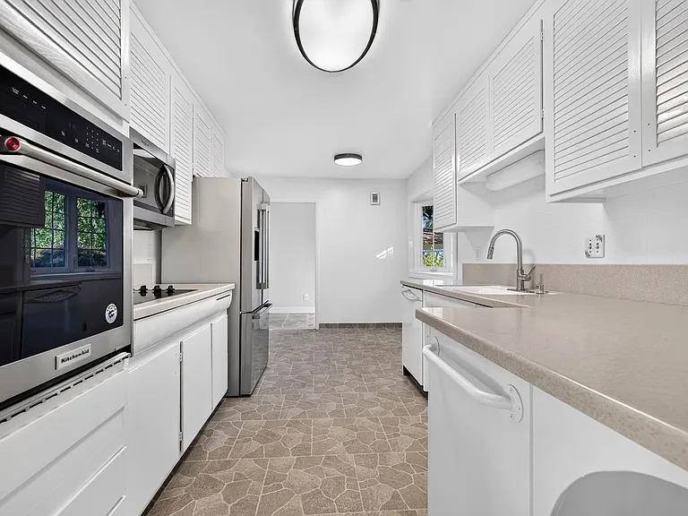 1214 Kilarney Ln — Photo 13