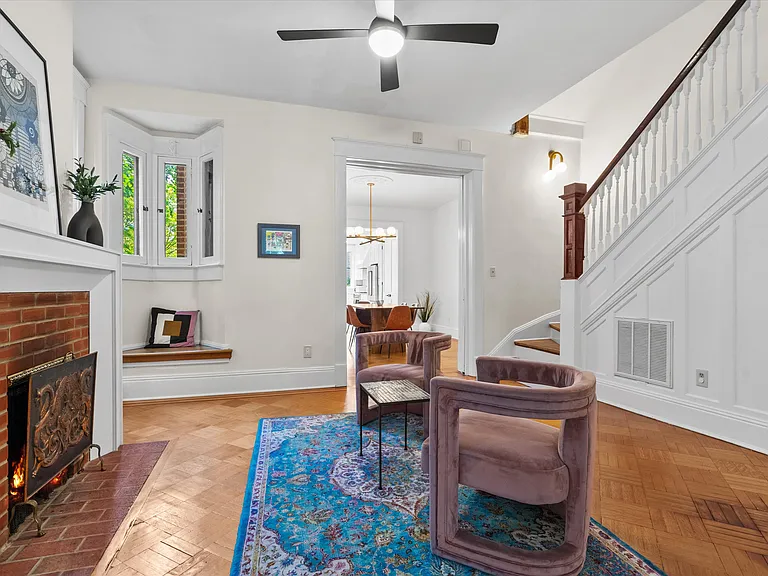 1754 Park Rd NW — Photo 2