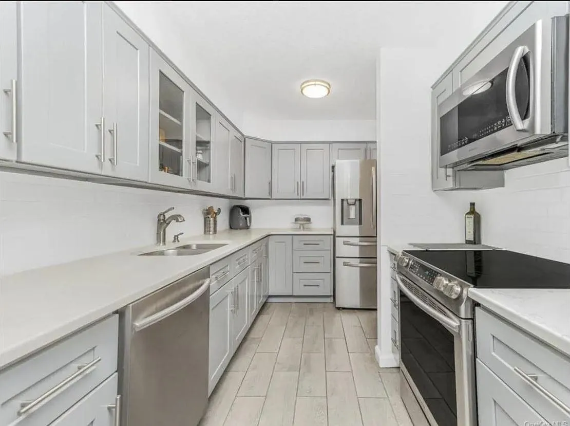 Building Photo - 2169 Davidson Ave #B