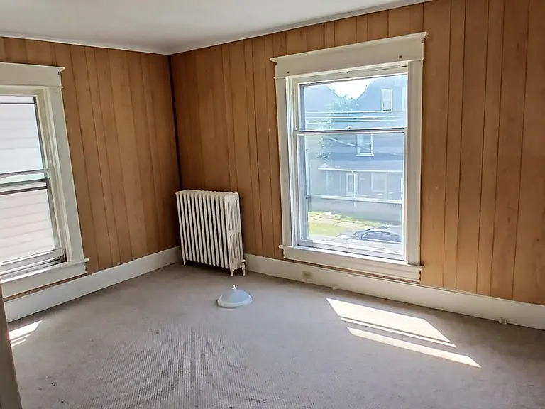 648 Linden Ave — Photo 5