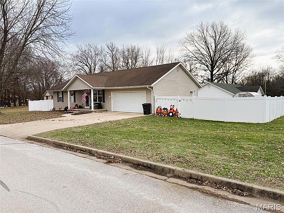 4th image of 14 Dogwood Ct