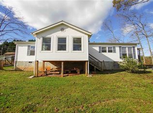 157 Carpenter Ln, Pilot Mtn, NC 27041