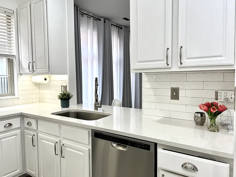 715 W Eastman St — Photo 11