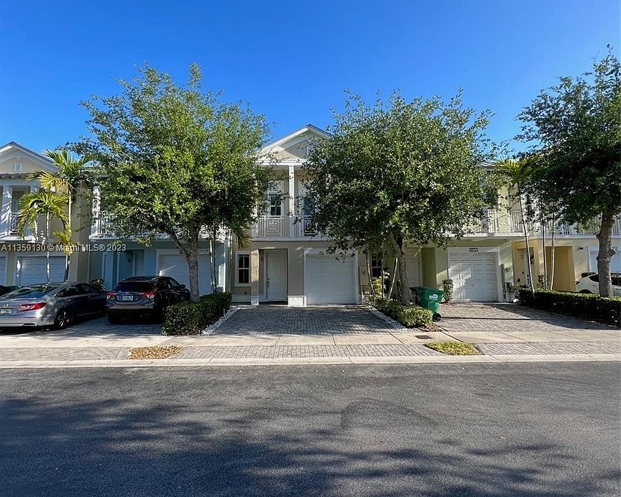 1st image of 10760 NW 75th St #107610