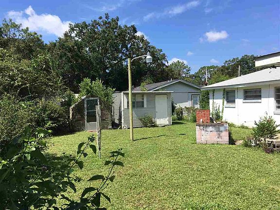 4th image of 705 Roanne Ln
