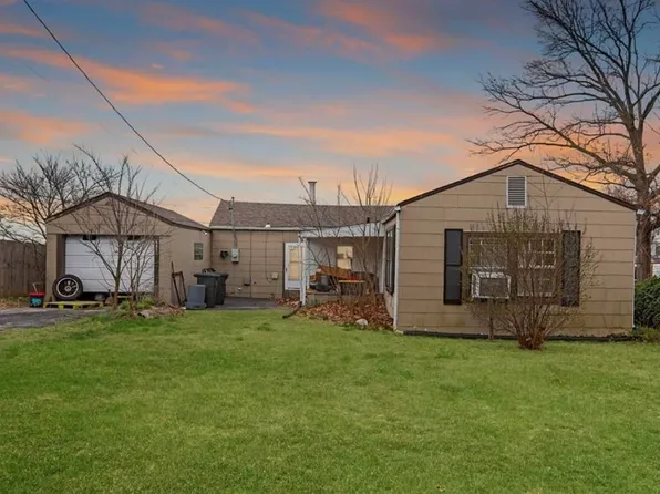 8832 Powell Ave, Saint Louis, MO 63144