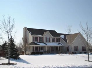 N54W17911 Walnut Way Dr, Menomonee Falls, WI 53051