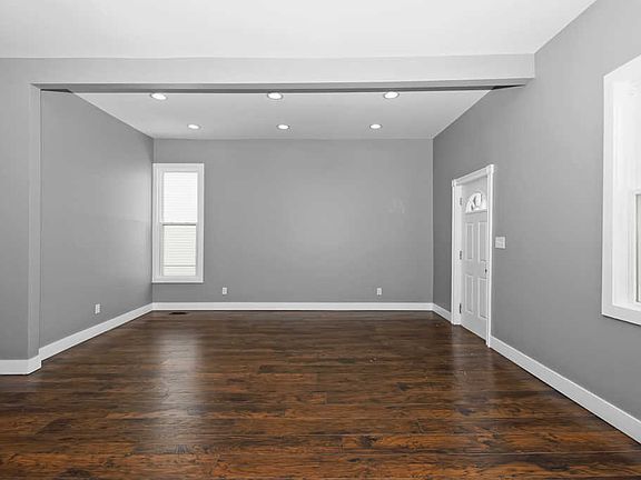 4th image of 8118 S Emerald Ave