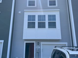 207 Clifton Mnr, Falling Waters, WV 25419