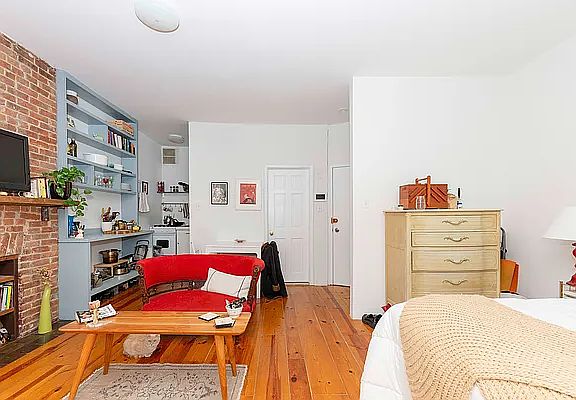 3rd image of 524 Putnam Ave APT 2R