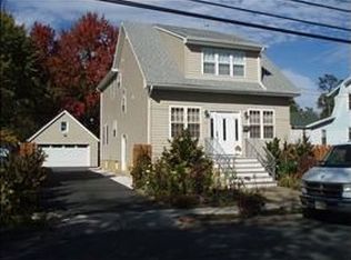 25 Intervale Rd, Teaneck, NJ 07666