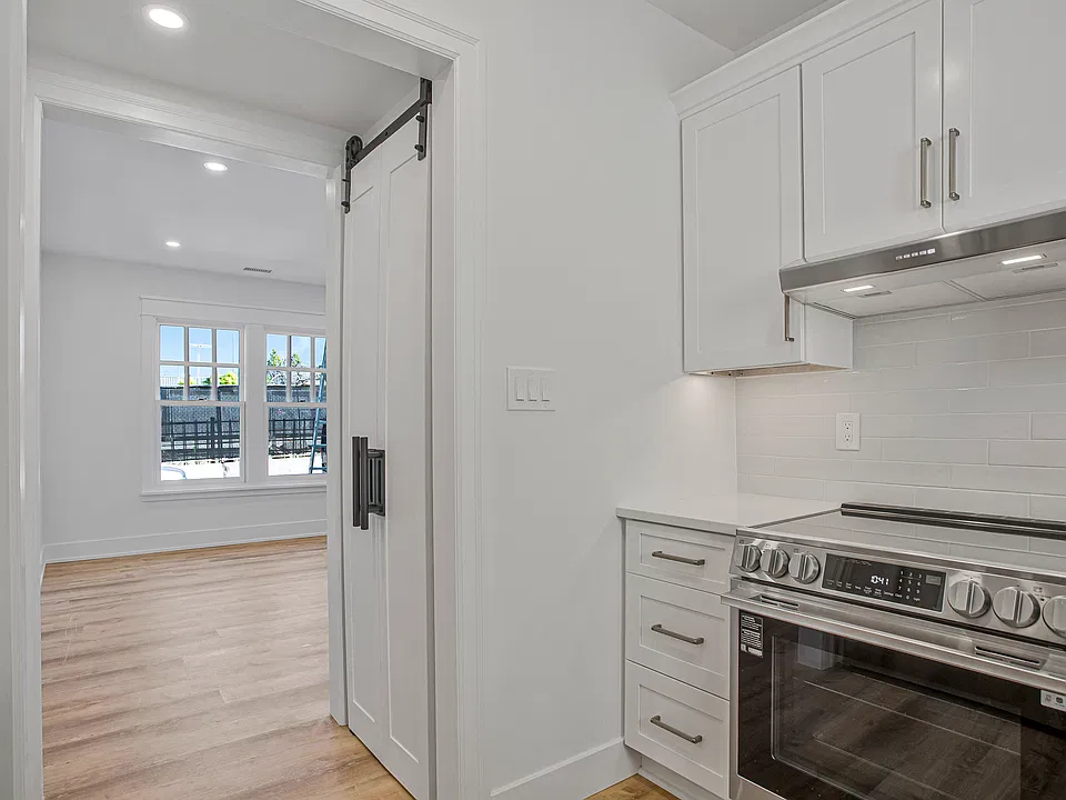 263 Hanover St #1