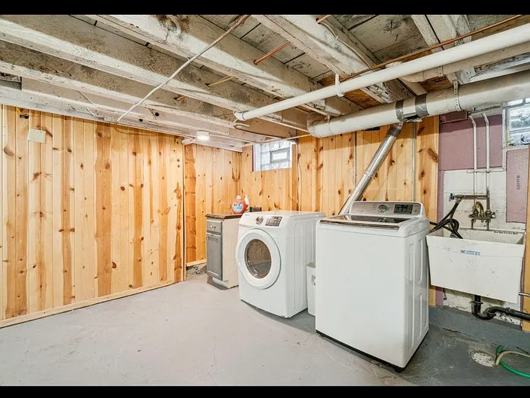 2405 Grand St NE #1 — Photo 14