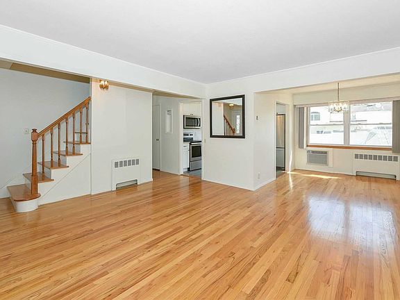 5th image of 144 Sullivan Ave