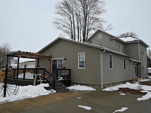 5th image of 117 E Church St
