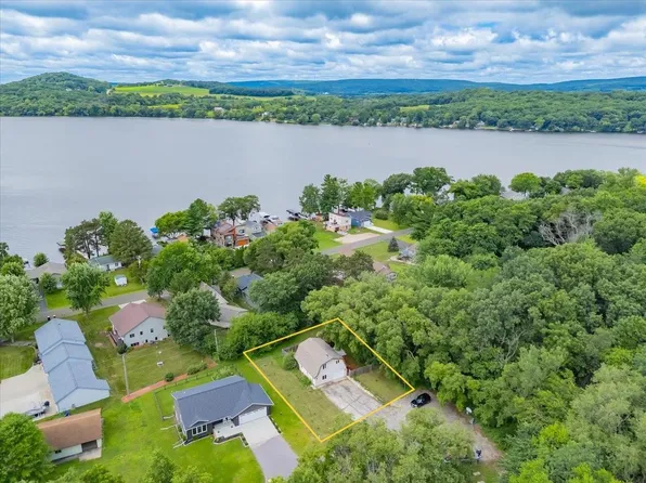 N3387 Deer Path Road, Poynette, WI 53955