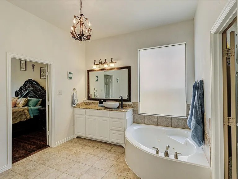 9823 Carriage Hill Ln — Photo 27