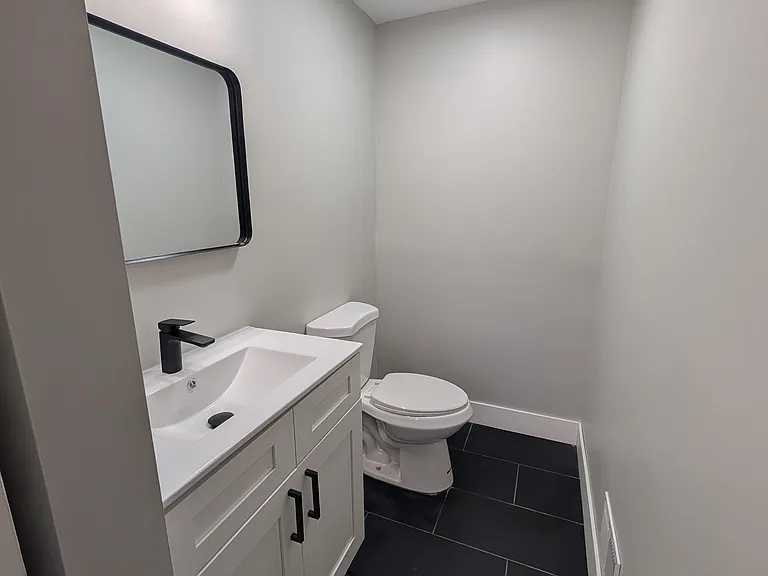 30 Lincoln Ave — Photo 15
