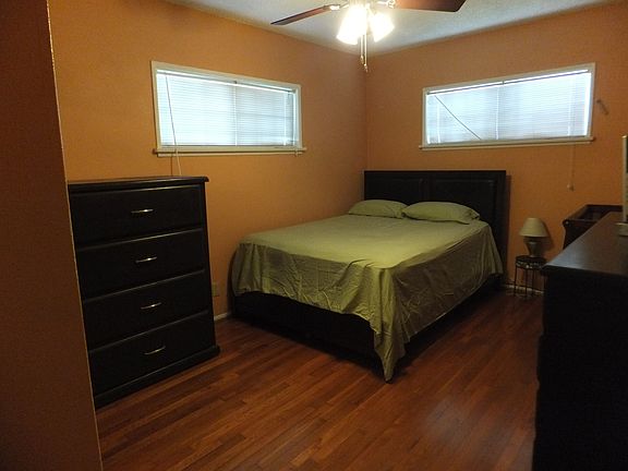 Master Bed-hardwood floor