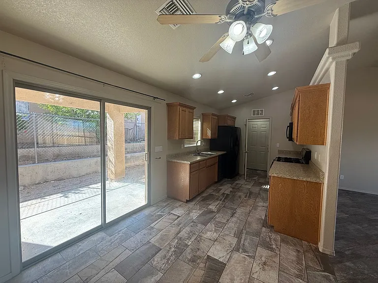 1420 Jefferson St — Photo 3
