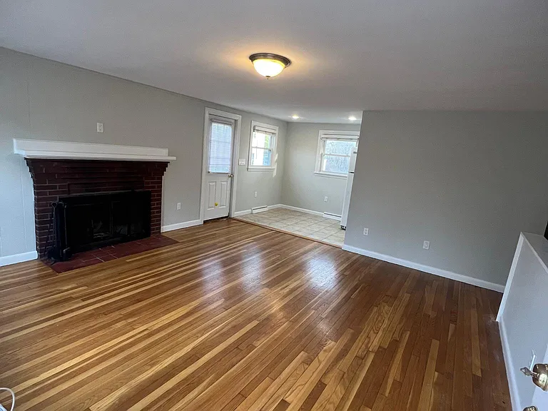 68 Crescent St — Photo 9