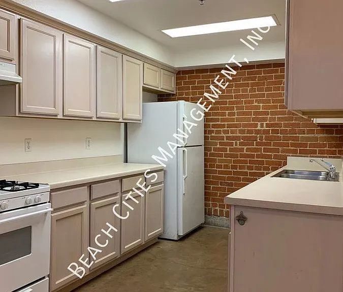 278 Alamitos Ave #14 — Photo 13