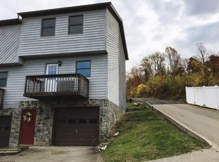 400 Cedarstone Dr, Morgantown, WV 26505