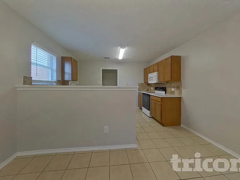 4865 Waterford Dr — Photo 5