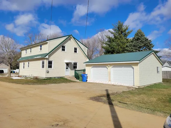 611 3rd Ave W, Cresco, IA 52136