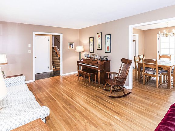 4th image of 7529 Luscombe Dr