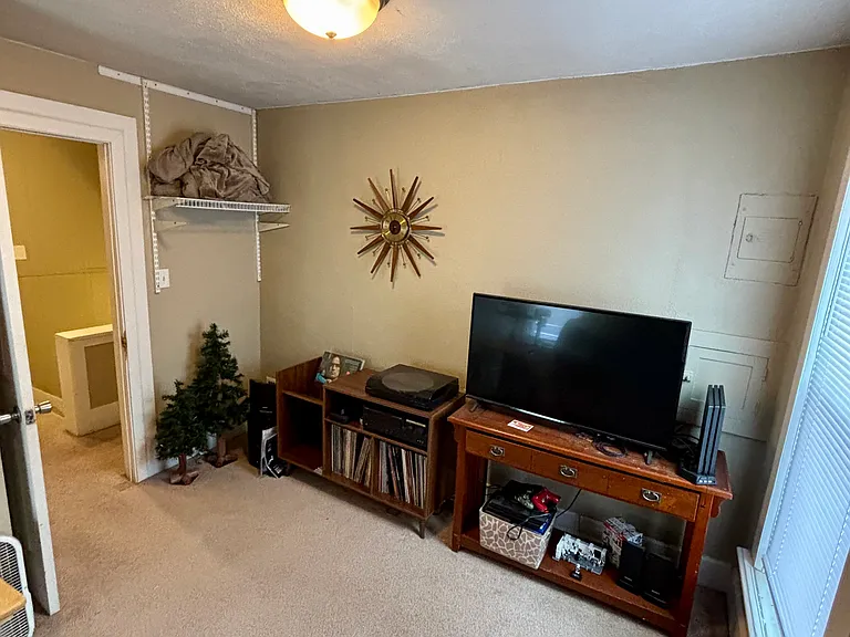 208 E Lewis St — Photo 7