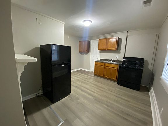 5th image of 308 E 7th St #1