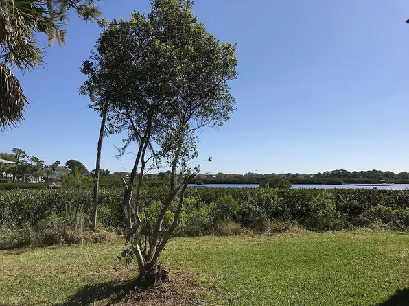 855 Seaview Cir, Crystal Beach, FL 34681