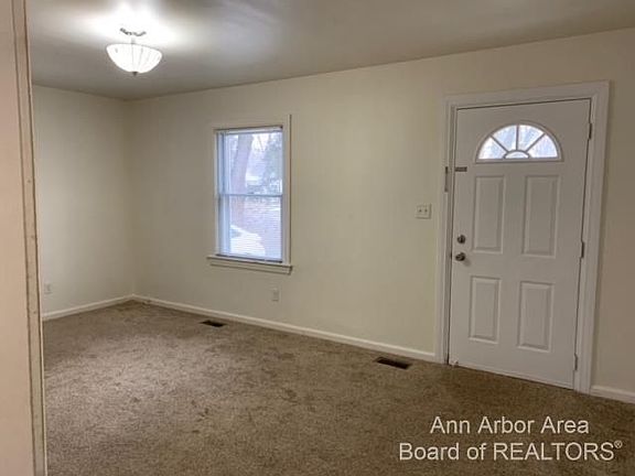 4th image of 2770 Elmwood Ave